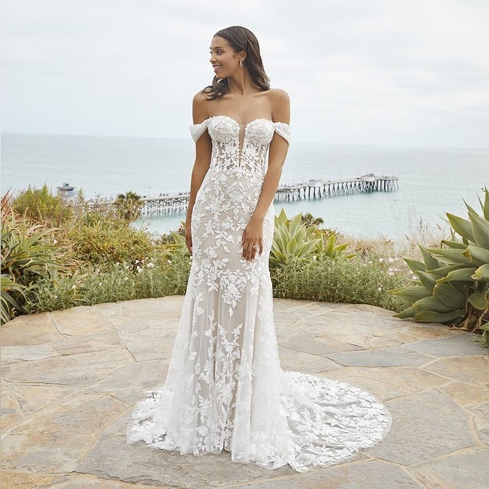 Elegant White Lace Wedding Dress